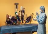 Nurse at Patient Cart - da Vinci Surgical System - Picture: /uploads/images/devices/nurse-at-patient-cart-001.jpg
