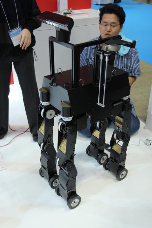 NSK's Robot Guide dag at IREX 2011