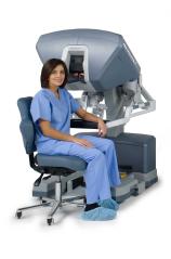 Surgeon Console - da Vinci Si HD Surgical System - Picture: /uploads/images/devices/si-surgeon-console-003.jpg