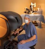 Surgeon Console - da Vinci Surgical System - Picture: /uploads/images/devices/surgeon-console-001.jpg