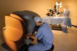 Surgeon Console - da Vinci Surgical System - Picture: /uploads/images/devices/surgeon-console-002.jpg