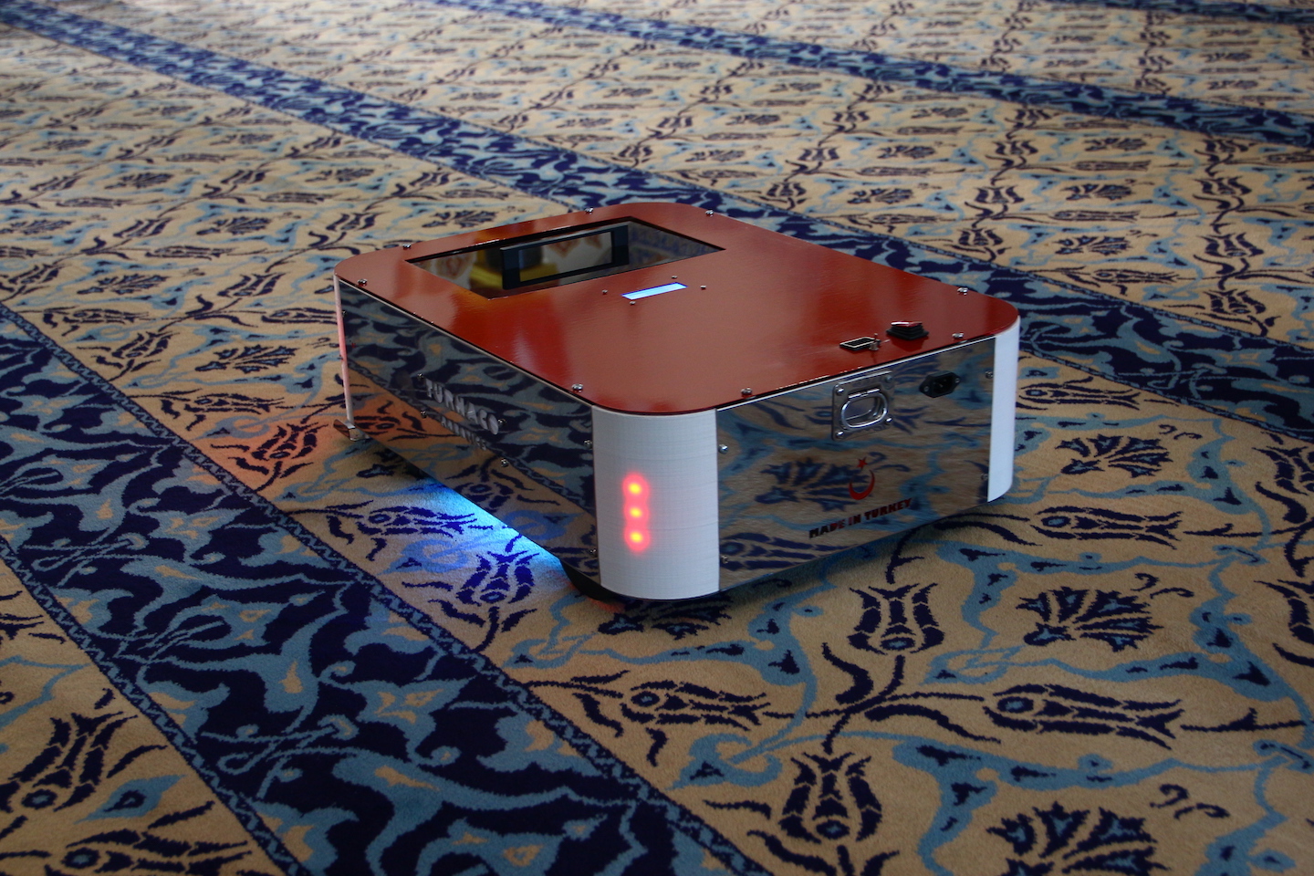 Mouro Mosque robot